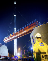 A465_Heads_of_the_Valleys_-_Temporary_Bridge_Lift.jpg